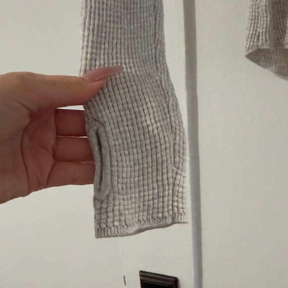 Margaret O'Leary Shirttail Waffle Vneck - Picture 4 of 7